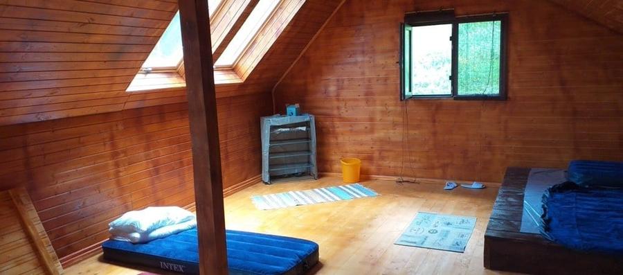 Casă individuală cu 4 camere cu Teren 8000 Mp în Plopi