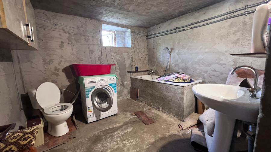 Casă individuală cu 4 camere cu Teren 2921 Mp în Olteni