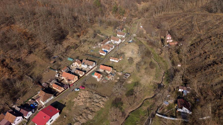 Casă individuală cu 2 camere cu Canalizare în Șoimoș