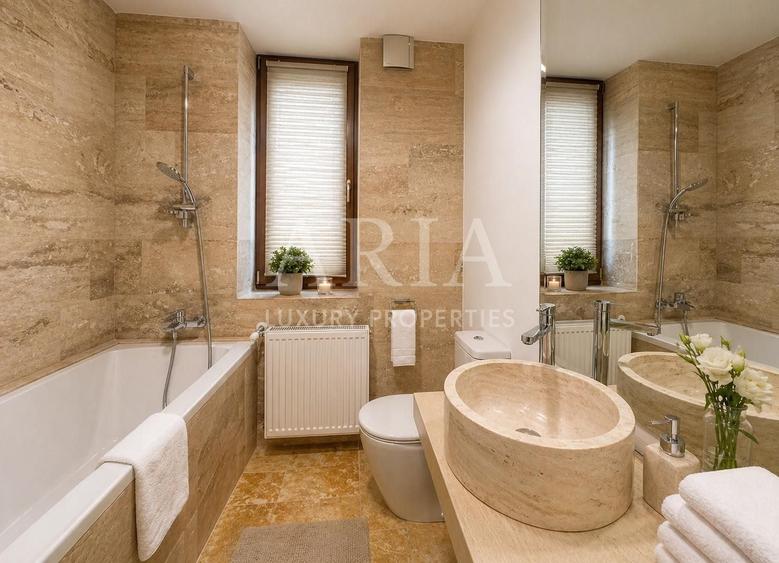 Casă individuală cu 8 camere cu Canalizare în Snagov