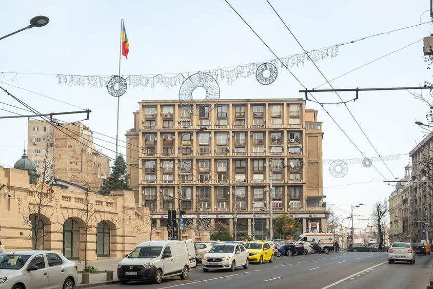 Apartament cu 3 camere semidecomandat în Universitate