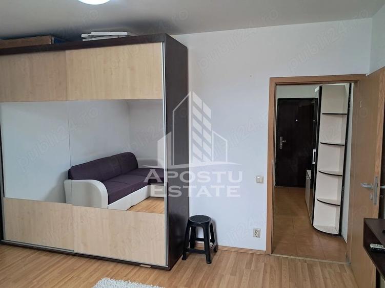 Garsonieră decomandată, mobilată în Soarelui