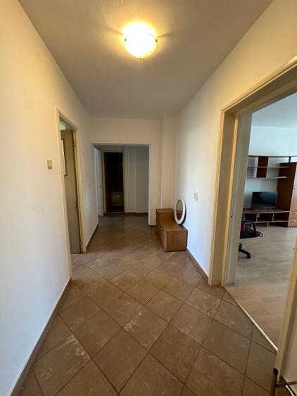 Apartament cu 3 camere decomandat, mobilat în Decebal