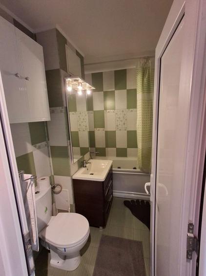 Apartament cu 3 camere semidecomandat în Nord