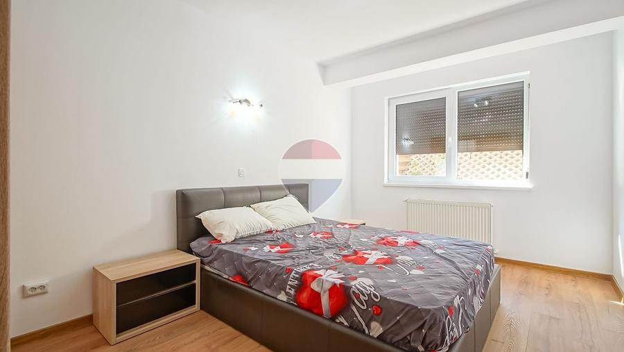 Apartament cu 2 camere decomandat în Tractorul