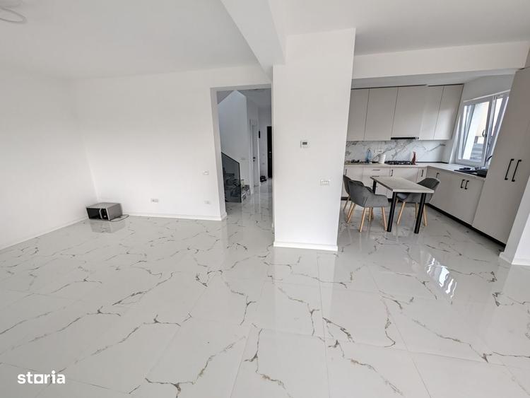 Casă cu 4 camere în Ostratu