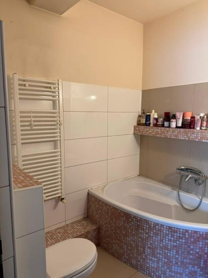 Casă individuală cu 4 camere cu Canalizare în Trocadero