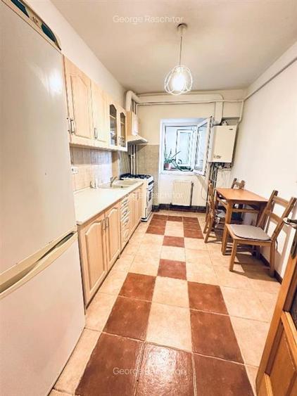 Apartament cu 3 camere decomandat în Gară