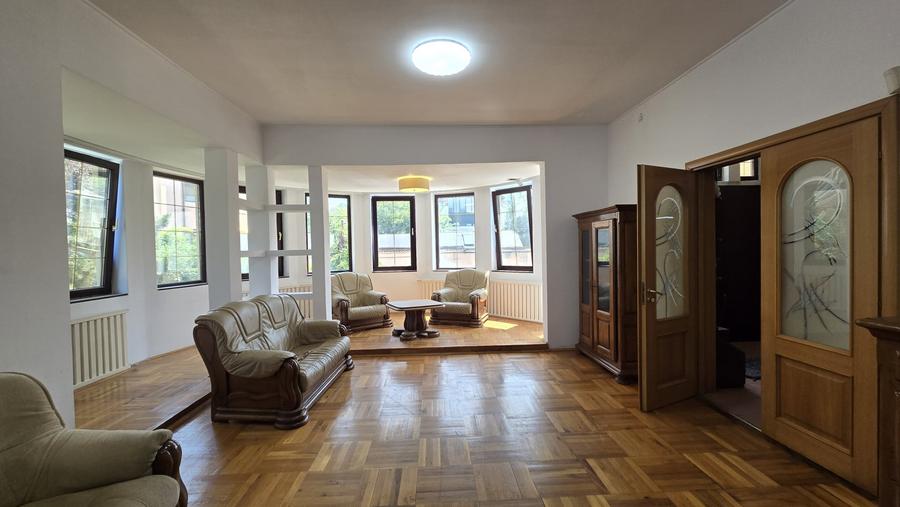 Casă individuală cu 9 camere cu Piscina în Pipera