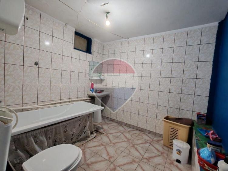 Casă individuală cu 2 camere cu Teren 557.90002441406 Mp în Central