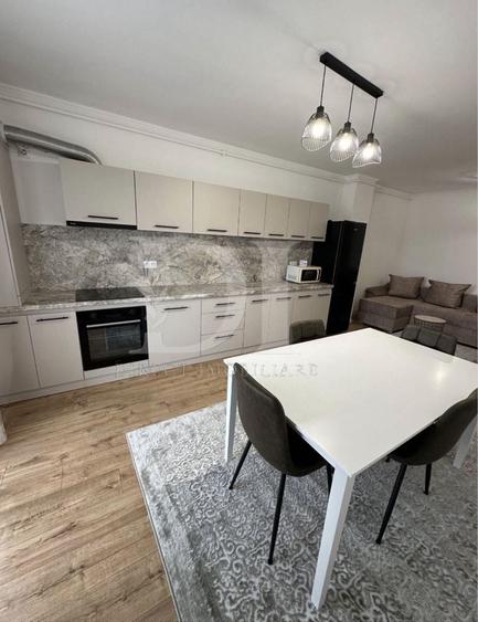 Apartament cu 2 camere semidecomandat, mobilat în Florești