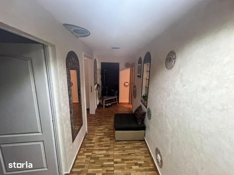 Casă cu 4 camere cu Teren 489 Mp în Glina