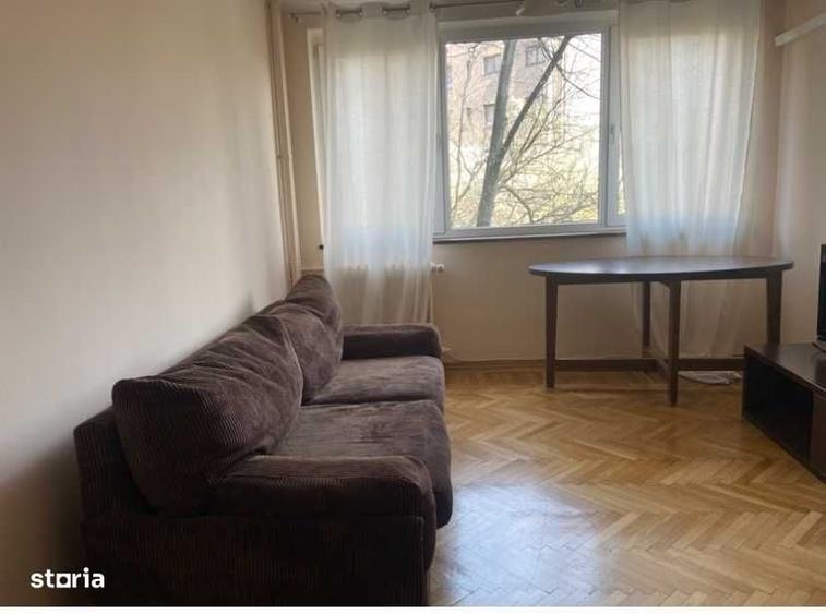 Apartament cu 3 camere semidecomandat în Baba Novac