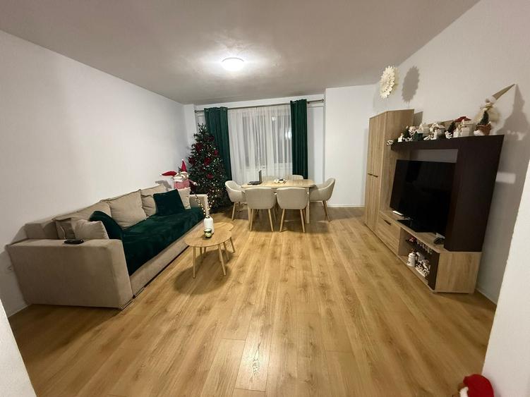Apartament cu 3 camere decomandat în Central
