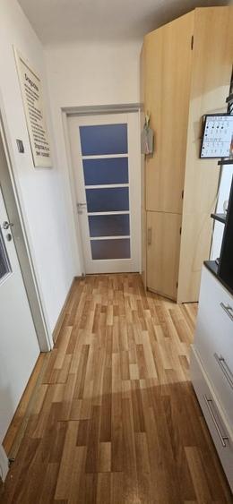 Apartament cu 4 camere decomandat, mobilat în Cornitoiu