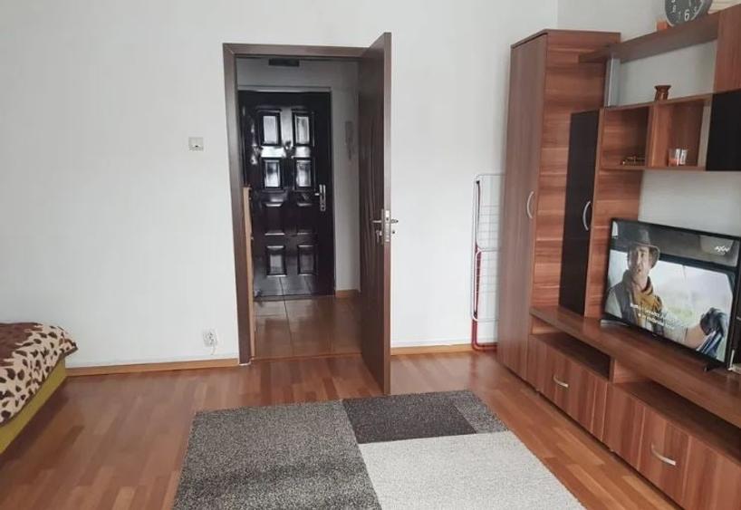 Garsonieră semidecomandată în Titan
