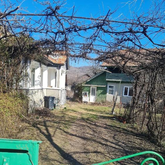 Casă cu Teren 1200 Mp în Izvoarele