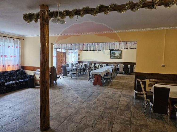 Spațiu comercial, de 334 mp, în Coșnea