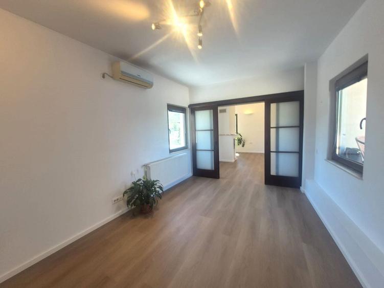 Apartament cu 5 camere decomandat în Kiseleff