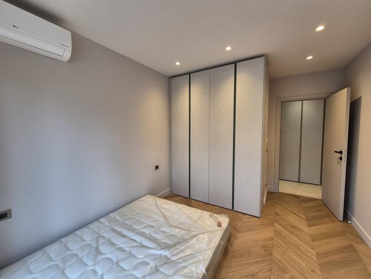 Apartament cu 4 camere decomandat, mobilat în Voluntari