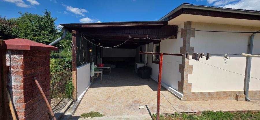 Casă cu 4 camere semidecomandat în Central