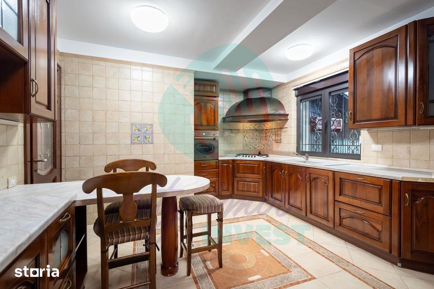Casă cu 5 camere cu Teren 485 Mp în Domenii