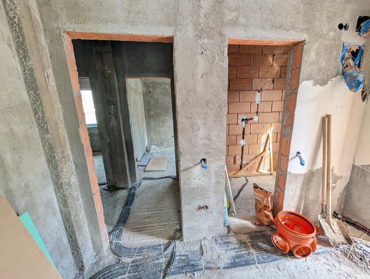Casă individuală cu 4 camere cu Canalizare în Otopeni