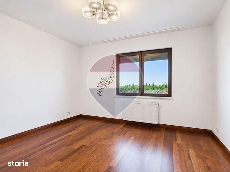 Apartament cu 4 camere în Sisești