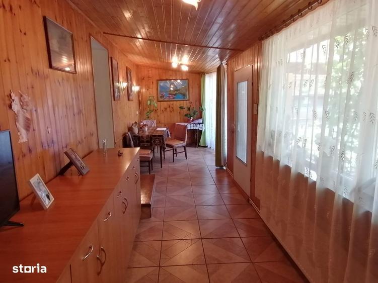 Casă cu 4 camere în Central