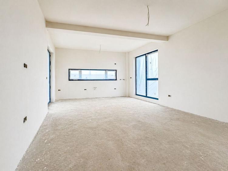 Apartament cu 3 camere semidecomandat în Moșnița Nouă