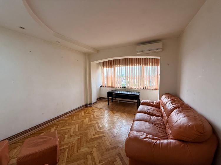 Apartament cu 3 camere decomandat în Spitalul Județean