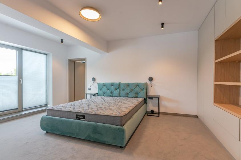 Apartament cu 4 camere decomandat, mobilat în Central