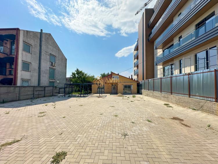 Spațiu comercial, de 1,000 mp, în Central