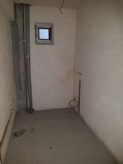 Apartament cu 4 camere decomandat în Craiovei