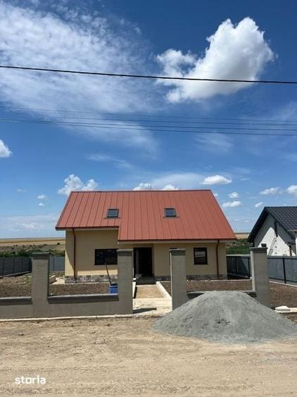 Casă cu 4 camere cu Teren 175 Mp în Odaia Manolache