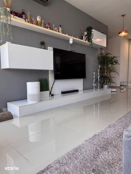 Apartament cu 2 camere, mobilat în Est