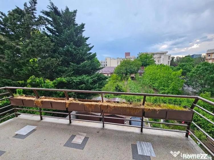 Apartament cu 4 camere decomandat în Domenii