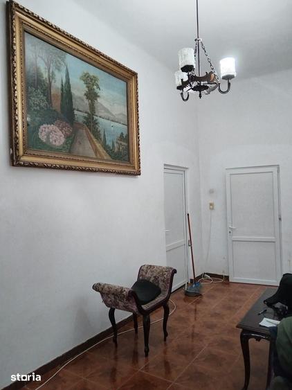 Casă cu 4 camere cu Teren 285 Mp în Central