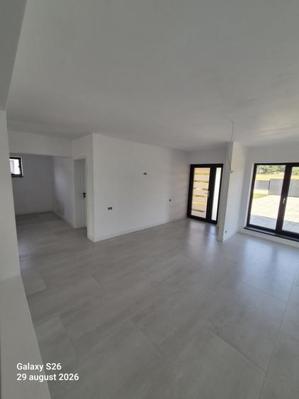 Casă cu 3 camere în Suseni