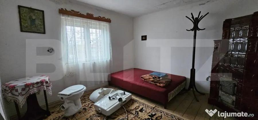 Casă cu 2 camere cu Teren 1200 Mp în Central