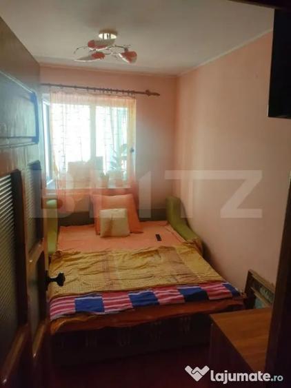 Apartament cu 3 camere decomandat, mobilat în Siret