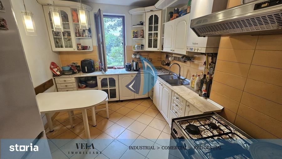 Apartament cu 3 camere decomandat în 22 Decembrie 1989