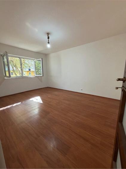 Apartament cu 2 camere decomandat în Lenin