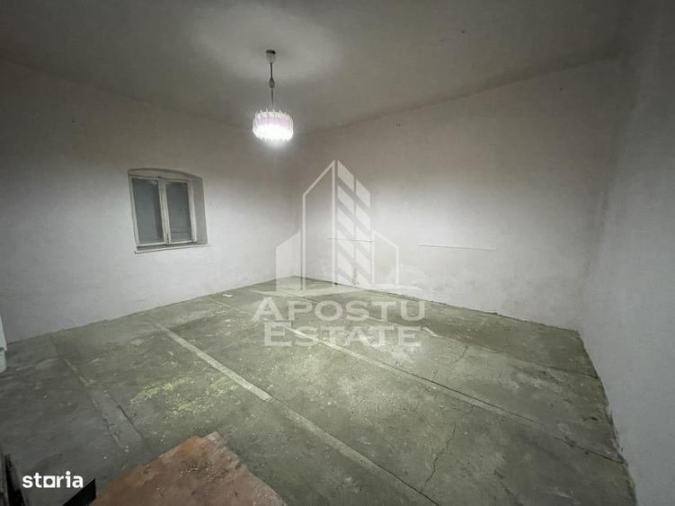 Casă cu 2 camere cu Teren 1554 Mp în Săcălaz