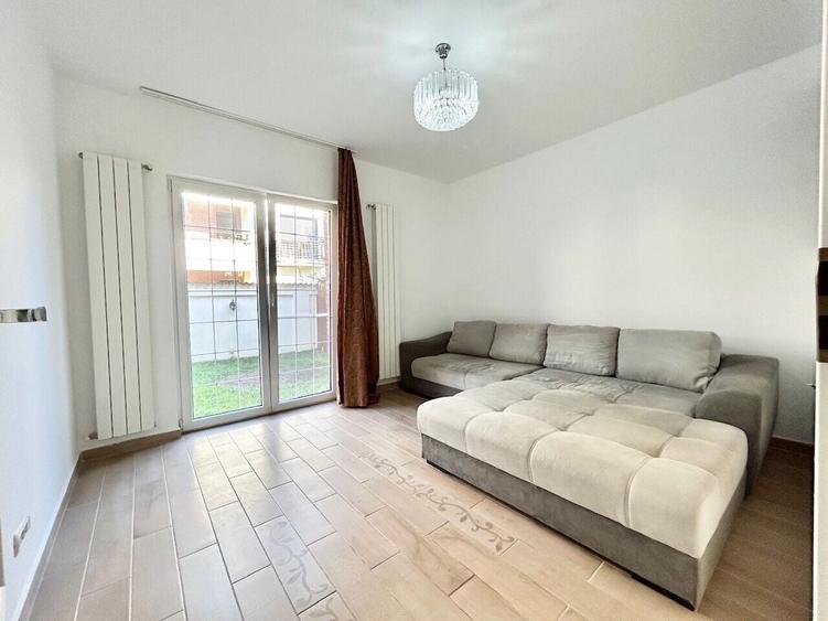 Duplex cu 8 camere cu Canalizare în Iancu Nicolae