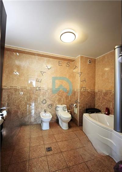 Apartament cu 4 camere decomandat, mobilat în Brașovul Vechi