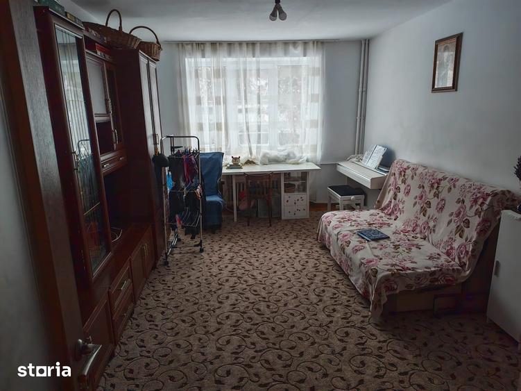 Apartament cu 4 camere semidecomandat în Central