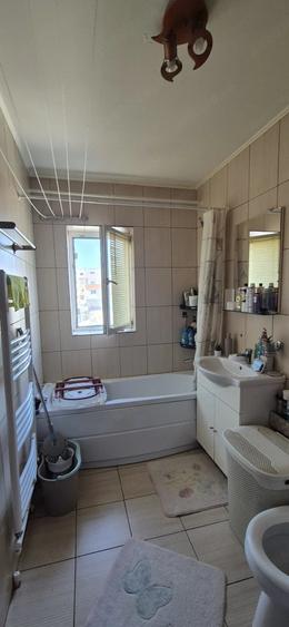 Apartament cu 2 camere decomandat în Casa de Cultură