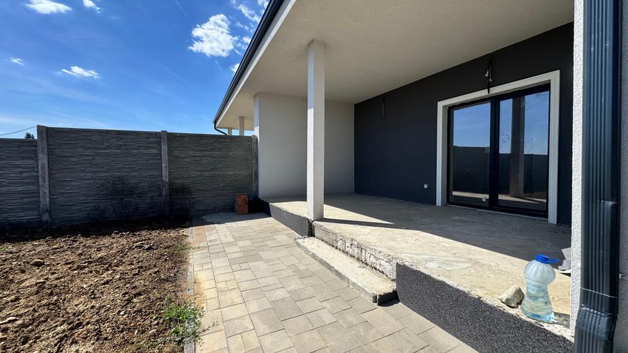 Duplex cu 5 camere cu Canalizare în Giroc