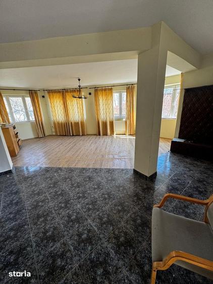 Casă cu 8 camere cu Teren 352 Mp în Ultracentral